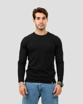 تي شيرت برقبة دائرية وجيب